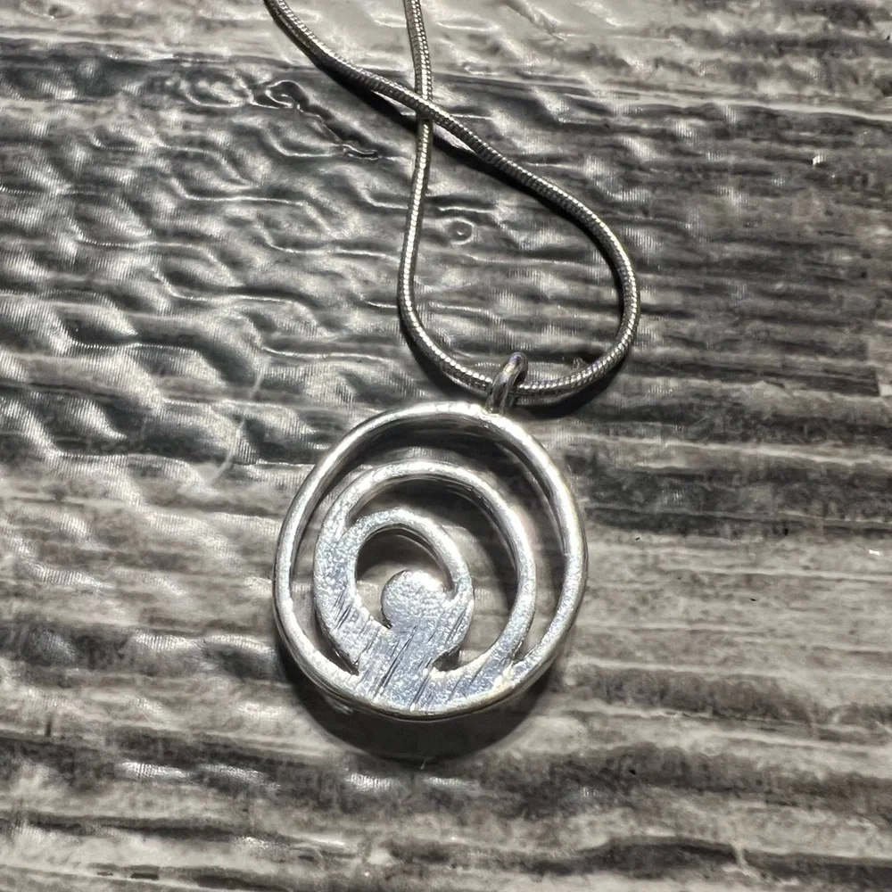 Silver Tone Necklace with‎ Pendant